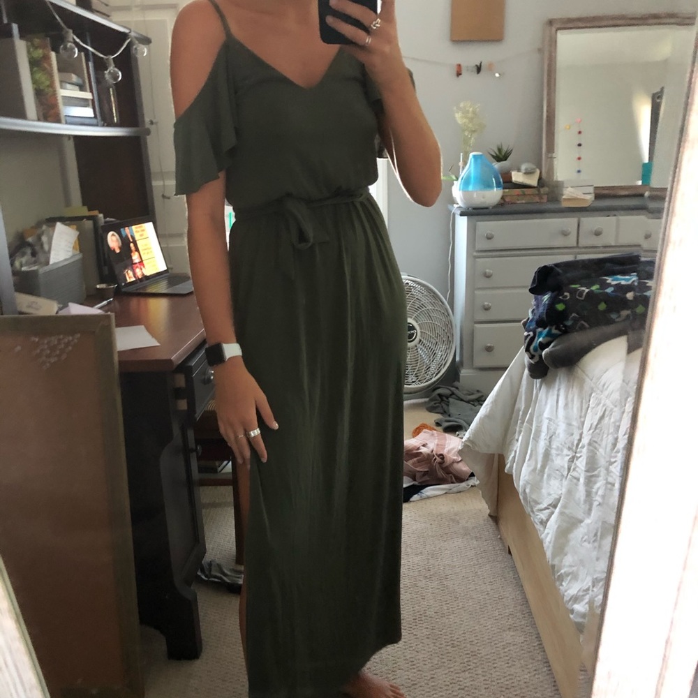 Adorable green maxi dress!